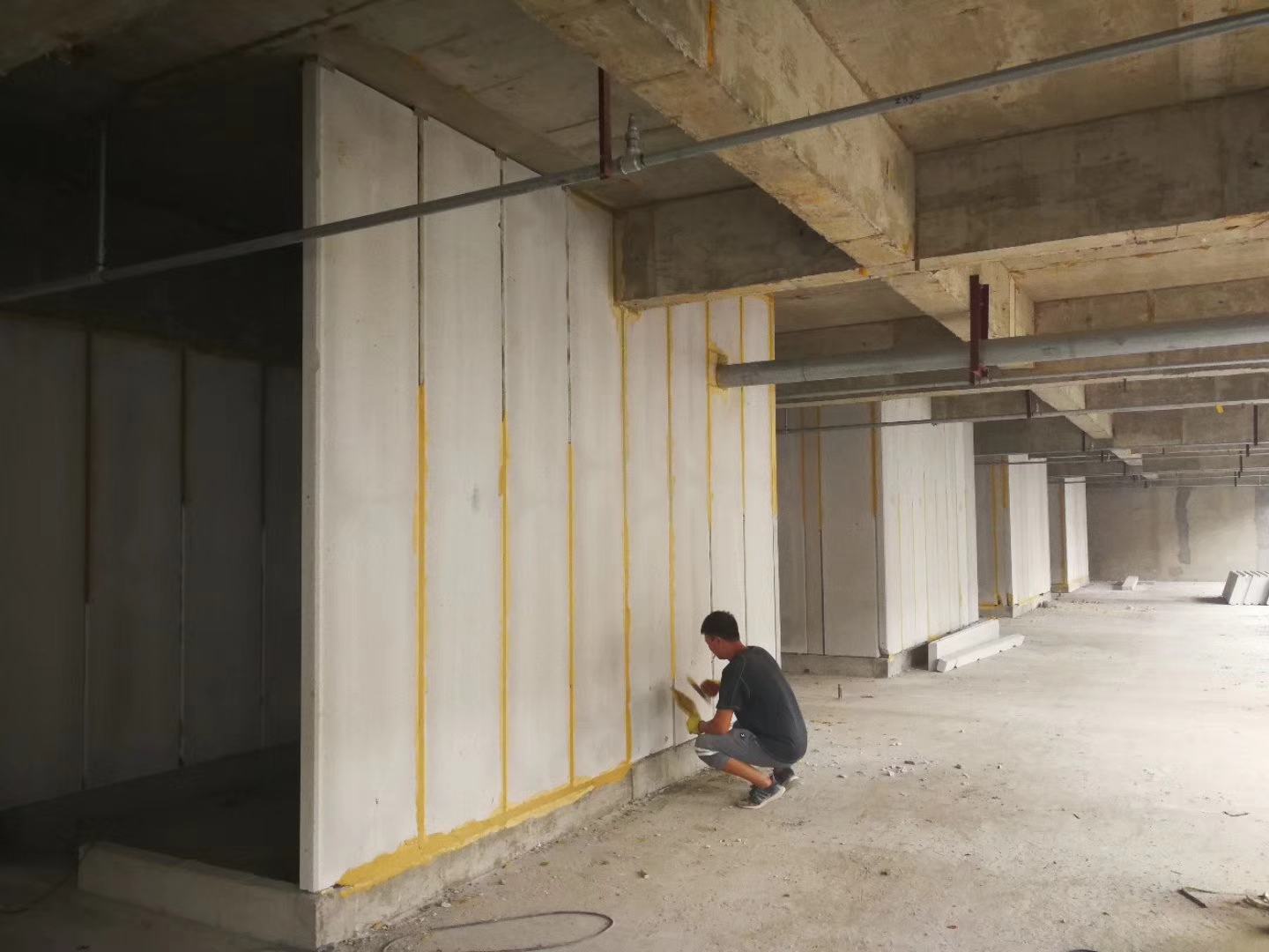 盐津无机发泡轻骨料混凝土隔墙板施工技术性能研究